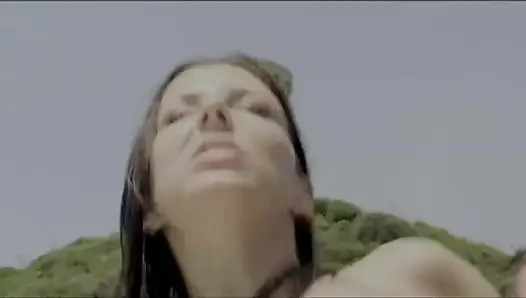 Güneşin Altında Anal Seks