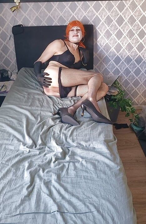 Η αδύνατη πουτάνα Michele