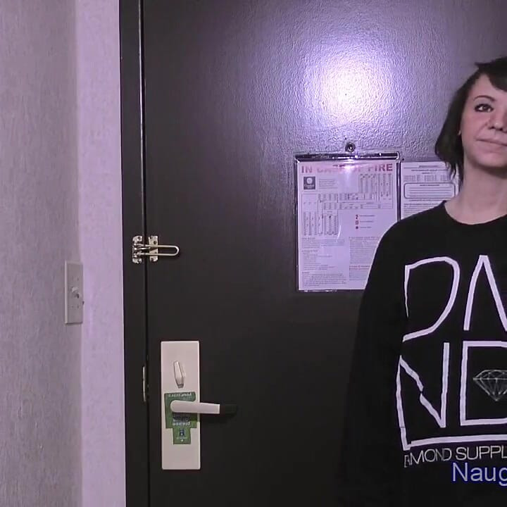 Naomi - น้ําเงี่ยนไหลเยิ้มในหนังโป๊ครั้งแรก