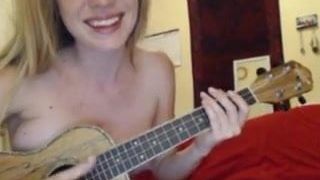 Chica hippy gime de placer durante la masturbación