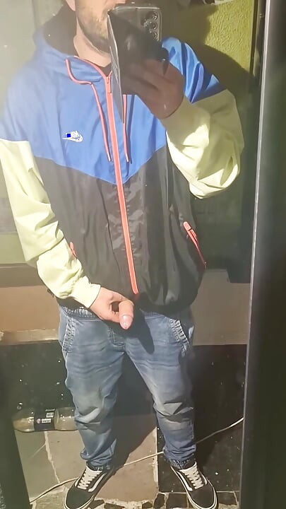 Kompilacija vlastitih videa u kojima svršavam
