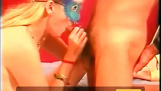 Istri dan suami tidak meletakkan penis mereka di adegan 4
