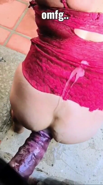 Epski trenutak iz "Placeres anales de una milf sissy CD"