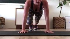 Candace Cameron-Bure working out at home 02