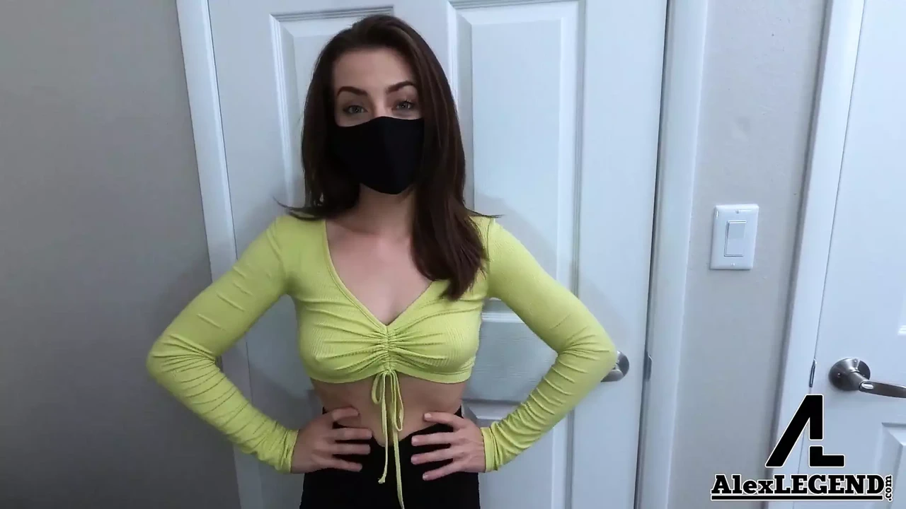 Spencer Bradley和她的房东做爱并被中出！