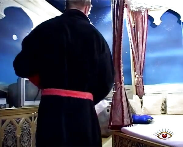 Amateur couple in big Stepsister harem room