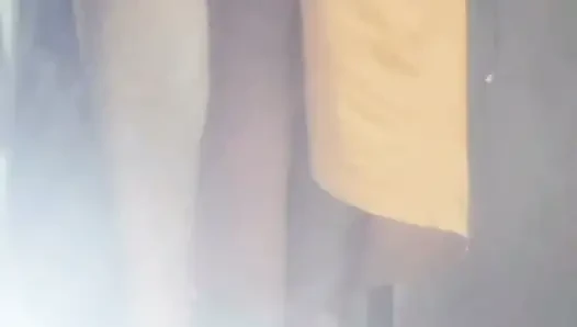 Yenge, vajinasından su aldı ve ona yengesinin cinsiyetini gösterdi.