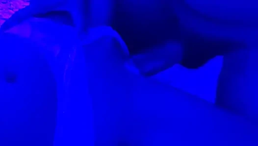 Sie packte meinen schwanz, als sie einen unglaublichen orgasmus hatte, stöhnend reich