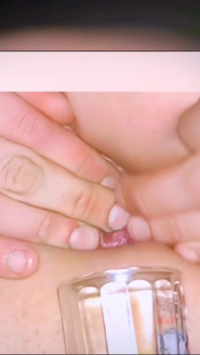 「貞操帯に閉じ込められたソネチカは、潤滑油でお尻を満たし、弱虫を台無しにした」の思い出に残る瞬間