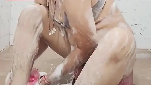 Priya Bhabi Chikani Body Show Video