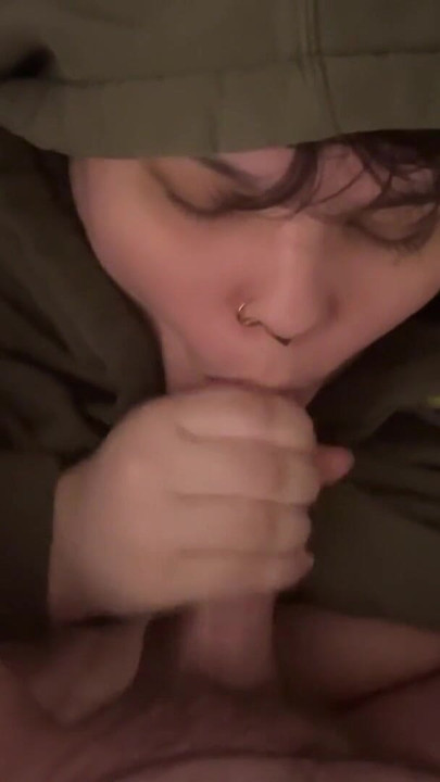 सरप्राइज चेहरे पर वीर्य निकालना असली शौकिया जोड़ा बिस्तर पर आलसी मजेदार लंड चुसाई के बाद घर का बना वीडियो | क्लिप 1