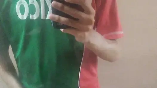 Kadın benden kalçalarımı ve penisimi oynatımın bir videosunu istiyor
