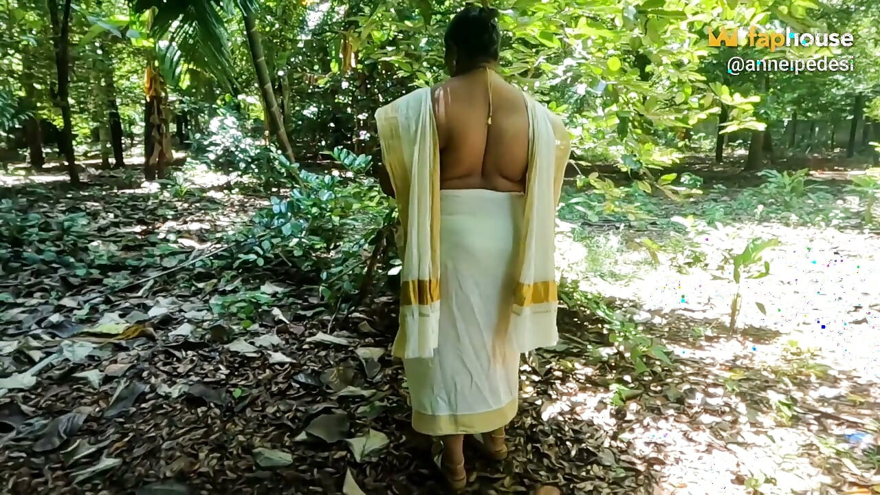 Kerala Style Traditional Set Mundu, Girl Getting Naked Outdoor Exposing Her Sexy Nude Body.
