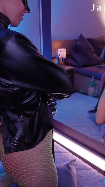Ekstrem bondage facefuck og doggy med analplugg | Klipp 1
