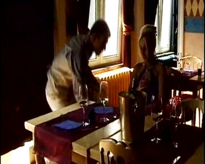 金发德国美洲狮家庭主妇与大屁股骑怪物