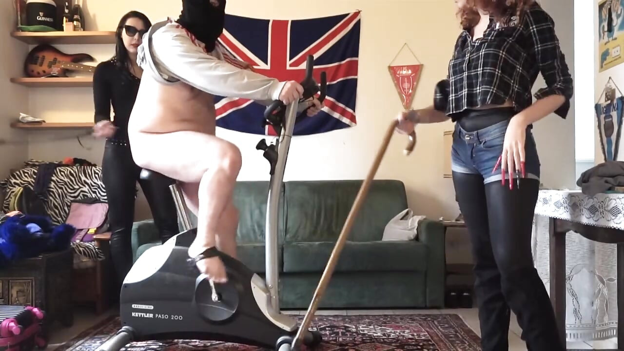 Slave punished hard from femdom chicks while practicing