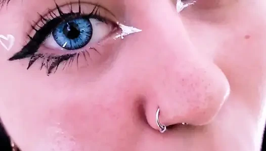 Dherlydoll si mahasiswi nakal lagi asik nyepong kontolku sampai dia keenakan