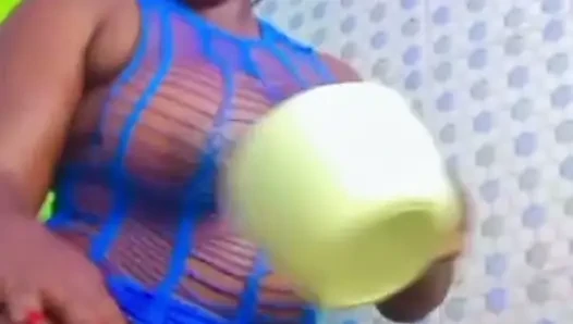 Грязная девушка в душе