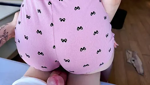Seksi üvey kız kardeşime karşı koyamıyorum