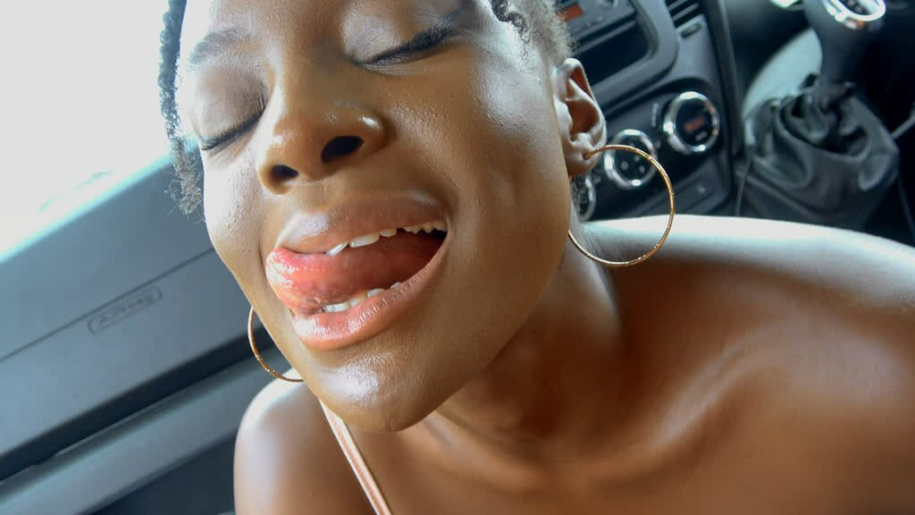 Minha namorada negra fofa fica com fome da minha porra no safari africano