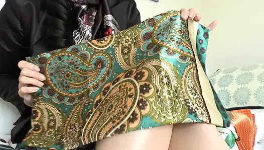 На Пасху, ты можешь эякулировать на моем атласном шарфе, леди Виктория Валенте