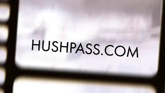 Selalu ada garis panjang untuk mendapatkan sepotong Jade Valentine