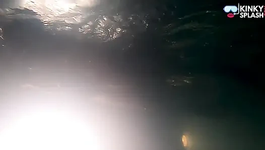 Baju renang lateks dan topeng wajah lengkap