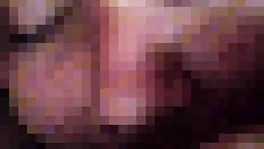 Aku mengisap vaginanya dan membasahi janggutku