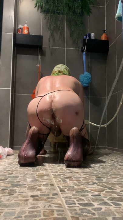 I got fucked in the bathroom, my asshole burned a lot | Clip 1