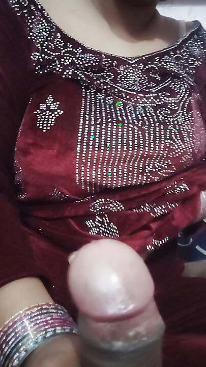 Big boobs Randi bhabhi lund se khel rahi hai