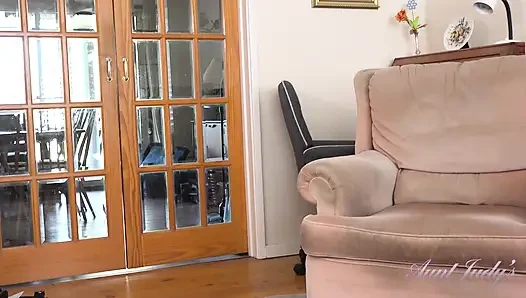 Deine große MILf-stiefmutter alice maze beim putzen des hauses wird zu tabu, WICHsanleitung