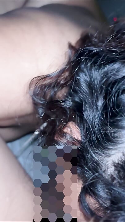 Mi madrastra me dejó jugar con sus tetas y me folló duro