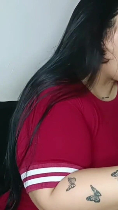 Moja macocha rozmawia przez telefon ze swoim szefem, podczas gdy ją pieprzę | Klip 2