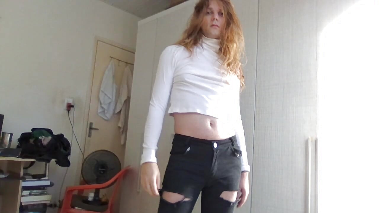 我和我的一些衣服和内裤。