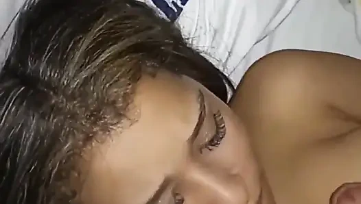 Я просто жаль, что мой сосед не узнает, что его жена сосет мой хуй, когда он уйдет на работу в Соединенные Штаты