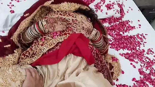Suhagrat - seks malam pernikahan pertama - pasangan hot India baru
