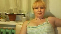 Ibu matang Rusia panas Tamara bermain di Skype