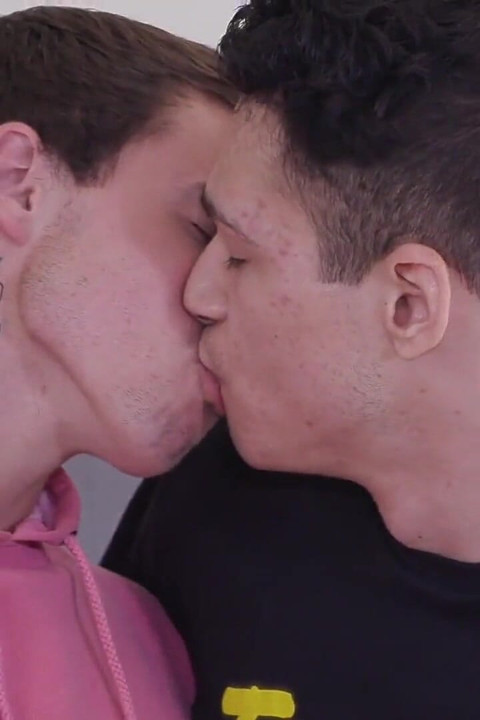 Jayden Marcos bị jeremy barker nện