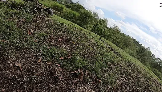 İki latinle cadılar bayramında açık havada seks