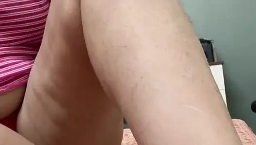 Ibu tiri India mencukur dan waxing memeknya yang berbulu
