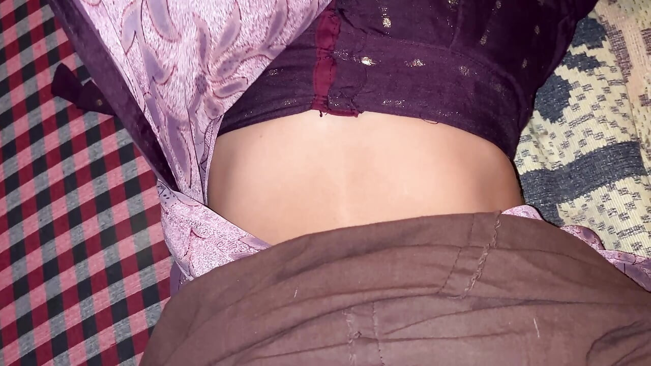 Ranu bhabhi ghar par akeli ti moka dekh kar