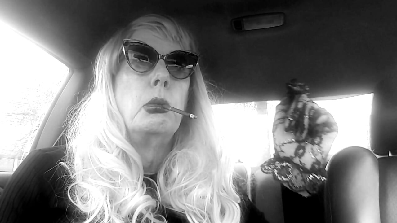 SMOKING GRANDMOTHER DOING A MORE120 WITH LOTS OF DANGLES