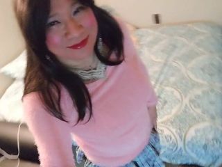 Suéter rosa y falda de colegiala 2
