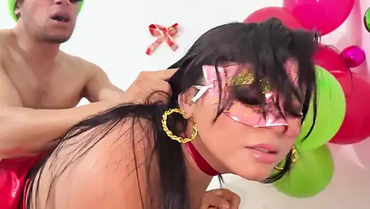 Kamera kızı üvey babası tarafından canlı izleniyor - çok sağduyulu ve zevkli bir tabu cinsel karşılaşma