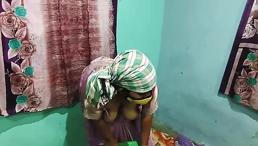 Setelah mandi dengan saree dan dia menyukainya
