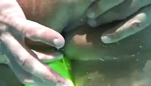 Havuz 3'te Dino Moci
