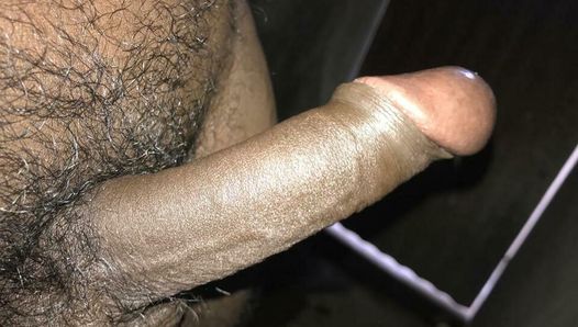 Großer Schwanz, Masturbation im Badezimmer