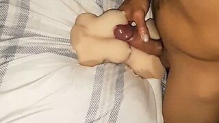 Nakedpuller tendo muitos orgasmos com uma boneca sexual