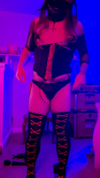 Spielen solo TheXD braucht neue outfits, schick mir einige! Danke!