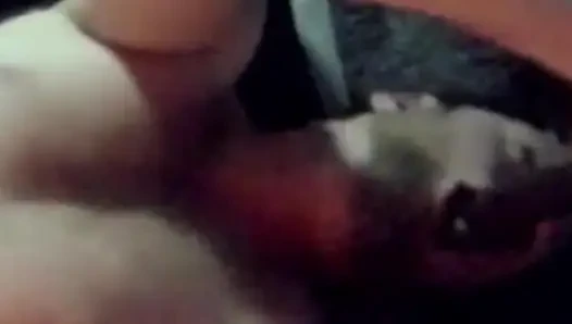 Kandis Kevin'i yarak alması için eğitiyor
